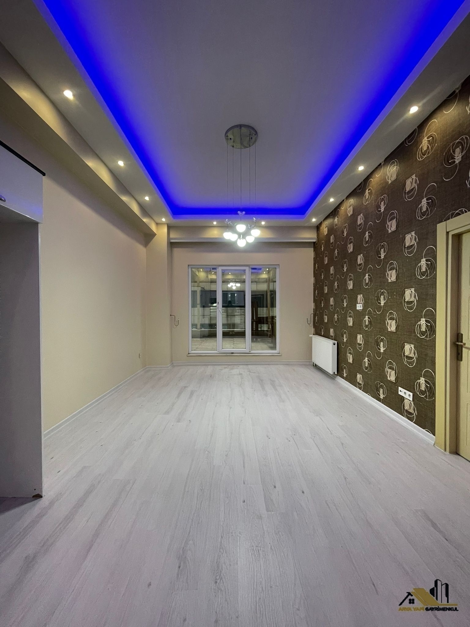 Metrobüse Yakın, Yatırım İçin İdeal 1+1 Daire